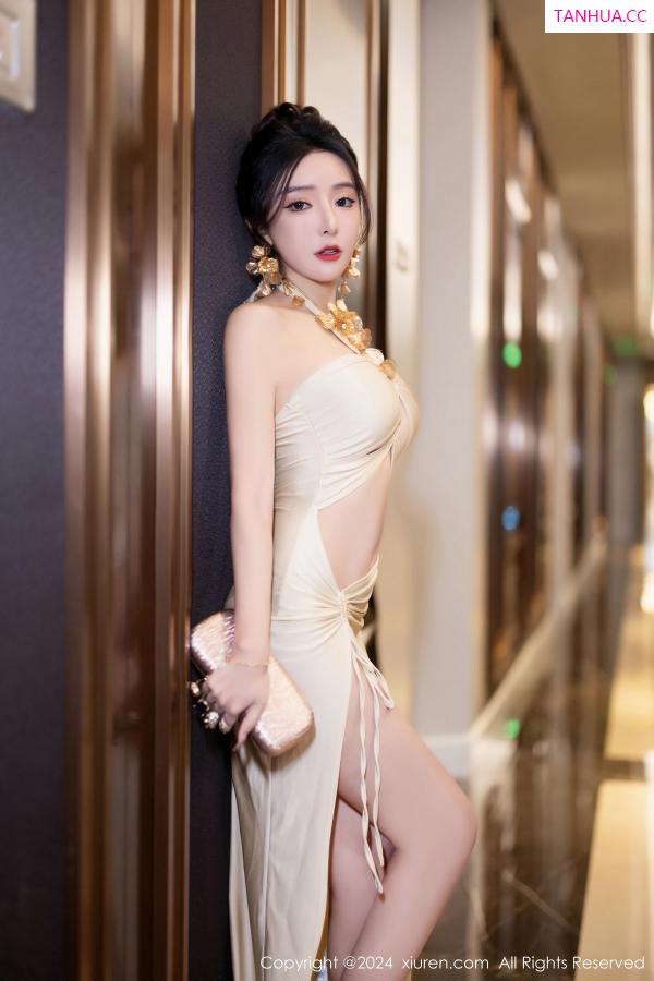 王馨瑶  [XiuRen]高清写真图 2024.01.19 No.7991 王馨瑶yanni 长裙美臀第5张图片